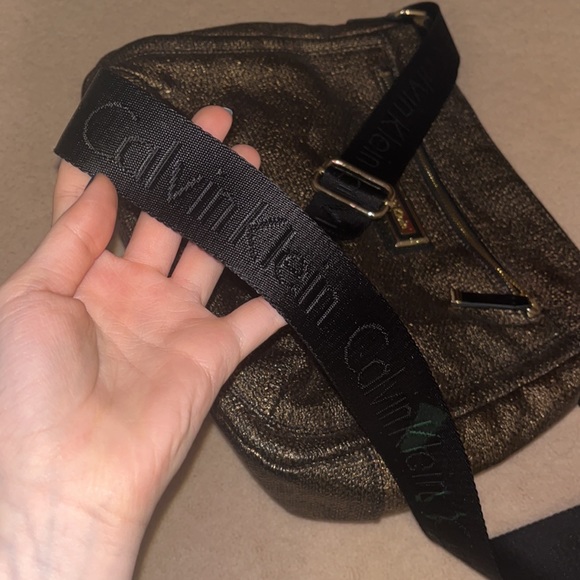 Very useful and lightweight Calvin Klein bag. - Picture 3 of 5